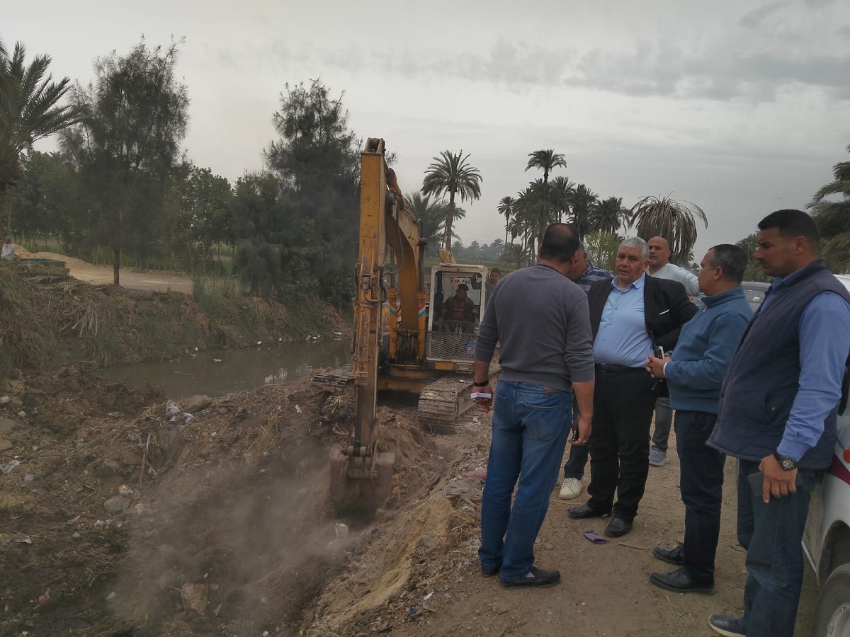 تواصل أعمال رفع كفاءة وتطوير شبكة طرق إهناسيا